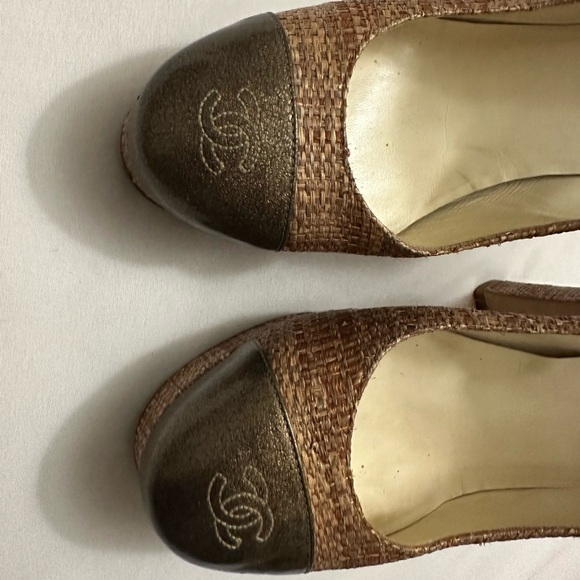 Authentic Chanel Heels Size 38 - Picture 3 of 4